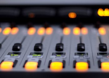 Sarajevë/ Pranga dy tifozëve të futbollit, kërcënuan gazetarët e një radioje