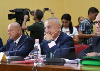 Pyetjet që i rrëzojnë çdo alibi Ilir Metës