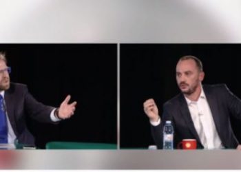 Publikohet VIDEO, si u rrahën me grushte pas emisionit Molliqaj dhe Abazi