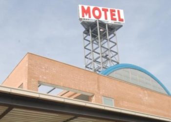 Gjendet i pajetë një person në dhomën e një moteli