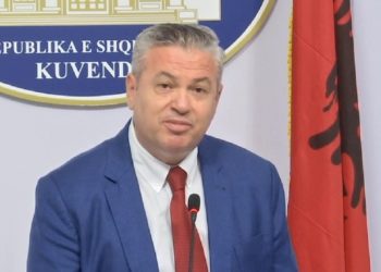Murrizi kërkon falje pas komentit në rrjetet sociale, një përgjigje edhe avokates së Popullit: Mos bëjë ciu ciu…