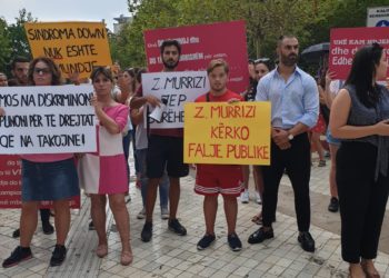 Myslim Murrizin e presin me protesta prej deklaratave të tij për fëmijët me paaftësi