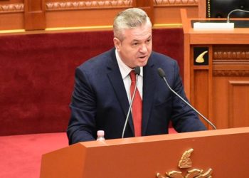 Myslim Murrizin e presin me protesta prej deklaratave të tij për fëmijët me paaftësi