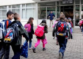 Një lutje për mësuesit para nisjes së shkollës