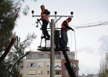 Gjirokastra mbetet pa drita, defekt në fiderat e NST, OSHEE: Po punohet për rikthimin e energjisë