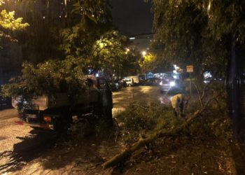 Situata pas reshjeve/ Përmbytje në disa zona, mungesë energjie dhe uji, anulohen dy fluturime