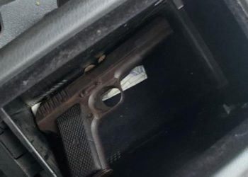 Lëvizte me pistoletë nëpër qytet, 22-vjeçari arrestohet pasi banorët njoftojnë policinë