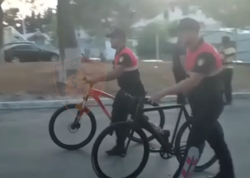 Fieraku vjedh biçikletat 2 turistëve gjermanë, por qytetarët e kallëzojnë në polici