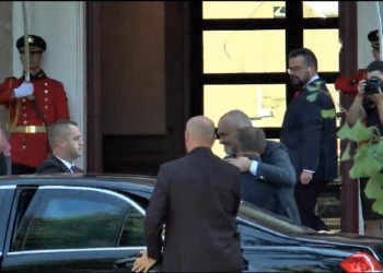 Presidenti i KE Donald Tusk mbërrin në Tiranë, takim me Ramën në Kryeministri