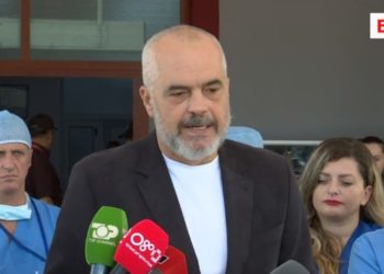 “Nuk do të lëmë asnjë mbrapa, na tregoni problemet”, mesazhi i Ramës nga spitali i Traumës