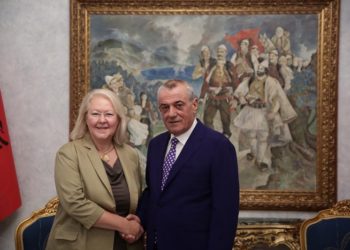 Ruçi në takimin me ambasadoren e Greqisë: Popujt merren vesh më mirë se qeveritë