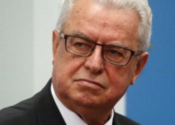 Servet Pëllumbi flet mbi tranzicionin: Zgjodhëm shkatërrimin, por harruam terapinë, kakofonia e zërave të politikës na shitet si “muzikë”