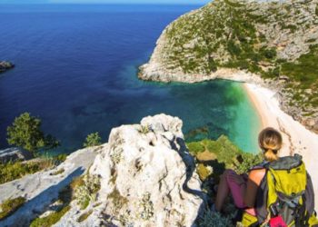 Bilanci për turistët e huaj në Shqipëri, nga më koprracët tek më aventurierët e “pijetarët”