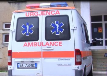 Një 40-vjeçar bie nga kati i dytë i ndërtesës, ishte duke punuar