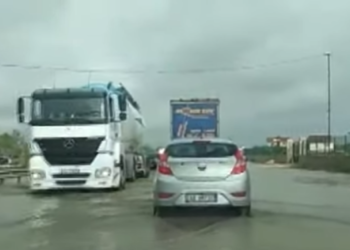 FOTOLAJM/ Ja si autostrada Tiranë-Durrës është përmbytur sërish nga uji