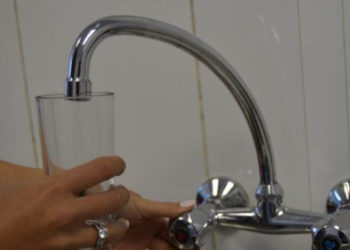 Disa zona të Tiranës pa ujë/ UKT: Defekt në linjën e Bovillës, po punohet që të riparohet sa më shpejt