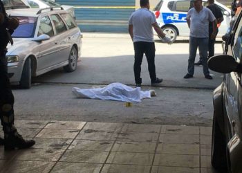 Hidhet nga kati i 4-të i banesës, vdes në vend e moshuara