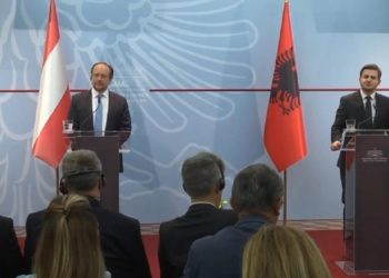 Ministri austriak, në Tiranë: Mbështesim negociatat, 200 mijë euro për dëmet e tërmetit