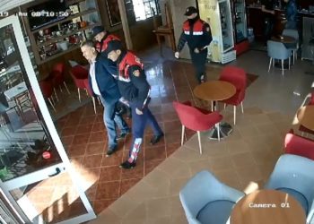 Policia shoqëron tre protestues të “Astirit”, në kërkim 4 të tjerë