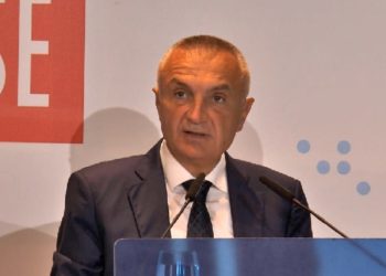 “Bankat efektivitet të ulët, s’po u japin kredi shqiptarëve”, komenti i Metës në konferencën e BSH