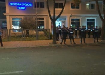 Arrestimi i protestuesve të “Astirit”, PD mbledh militantët para Policisë së Tiranës