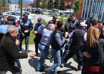 Digjen makineritë e firmës që do ndërtojë hidrocentralet në Mirditë, dhunohen dy rojet