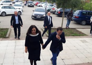 “Votimi të kryhet pa presione, bëhuni pjesë e kësaj dite historike”, mesazhi i Vjosa Osmanit