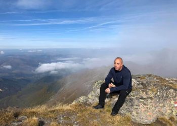 FOTO / Humbi zgjedhjet në Kosovë, Haradinaj nis ngjitjen e maleve si Meta