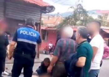 Burri pret damarët në mes të Elbasanit, qytetarët deklarojnë se ishte i alkoolizuar