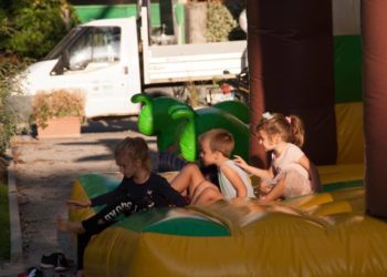 Investime në bllokun “1 Maji”, ambiente argëtuese dhe sportive për të vegjlit