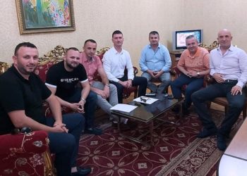 Korab Lita publikon listën e deputetëve që kërkojnë shkarkimin e Rudina Hajdarit