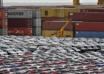 700 miliardë euro dëme nga “lufta” për prodhimin e makinave