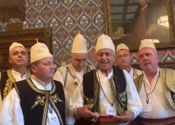 “Hapu moj Evropë e shpresës, jepi shpresë vendit të besës”, Goliku ia merr labçes në Londër