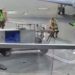 VIDEO / Panik në aeroport, karroca “e tërbuar” sfidon punonjësit në pistë