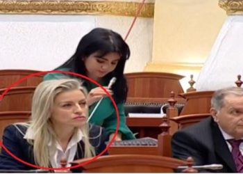 VIDEO / Fjalimi i saj u bë viral, justifikohet deputetja që mori mandatin e Bashës