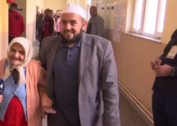 Zgjedhjet në Kosovë/Gjest frymëzues, shqiptarja 109 vjeçare voton në Prizren