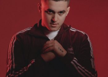 VIDEO/ Sherr në Gjermani për “fyerjet gjatë koncertit”, momenti kur këngëtari i njohur shqiptar shoqërohet nga policia