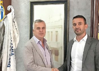 Julian Ahmataj prezantohet si trajneri i ri: Dua titullin kampion me Tiranën