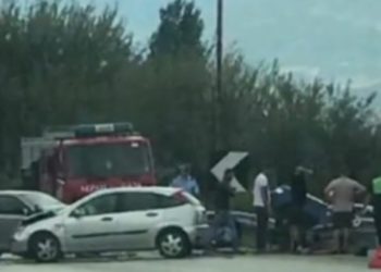 Përlasen dy makina në aksin Elbasan-Paper, plagoset nëna me dy fëmijët e vegjël