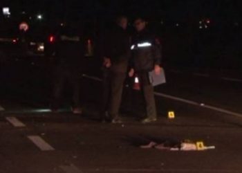 I preu rrugën furgonit në autostradën Tiranë-Durrës, humb jetën drejtuesi i biçikletës