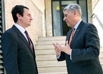 Ambasadori amerikan në zyrën e Albin Kurtit, kreu i Vetëvendosjes: Dialogu do të fillojë me serbët e Kosovës