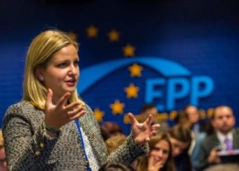 “Jam e zhgënjyer nga Macron”, eurodeputetja shqiptare flet për negociatat