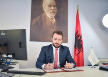 Lëvizje në Dogana/ Dorëhiqet 7 muaj pasi mori detyrën Arlind Gjokutaj, kush e zëvendëson