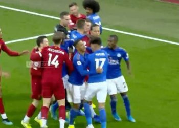 Fitore e dyshimtë për Liverpool, ndeshja mbyllet me sherr