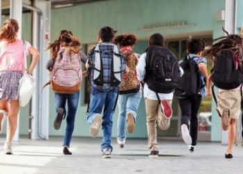 Disa këshilla se si t’ia dilni për të zgjuar fëmijët në mëngjes