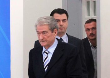 Kush po e mëson Lulzim Bashën këto ditë?