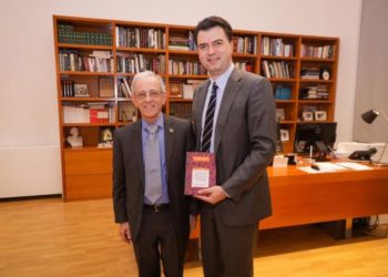 Basha pret në zyrë analistin amerikan Daniel Serwer: Shqipëria ka vetëm një alternativë