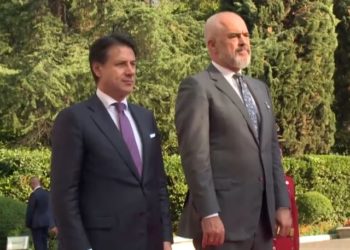 Rama pret kryeministrin italian në Pallatin e Brigadave