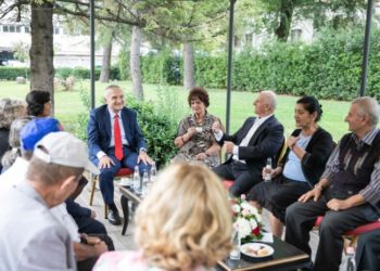 “Të përfitojmë nga eksperienca e tyre”, mesazhi i Metës në Ditën Ndërkombëtare të të Moshuarve