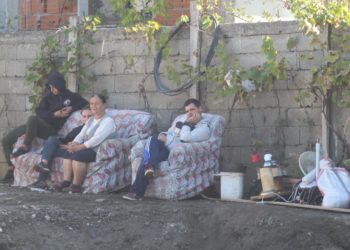 FOTO/ Devijimi i Lanës nga projekti i Unazës, shemben edhe dy banesa në Shkozë